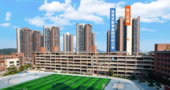 一边俯瞰社区园林美